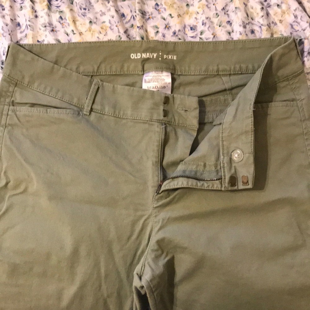 Old Navy Pixie Pants- Army Green colored Sz 10R